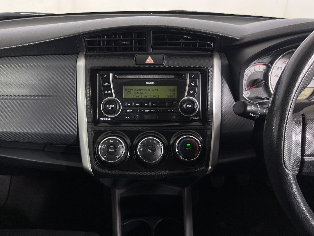 Photo '18' of Toyota Corolla