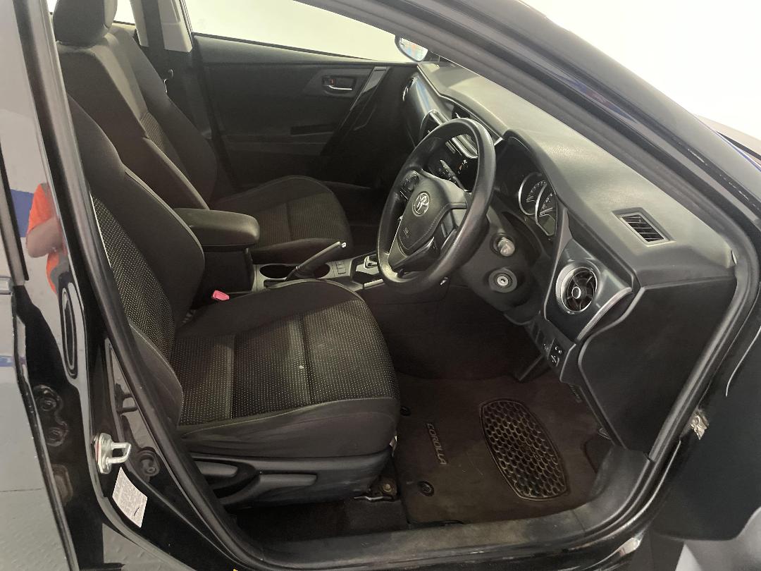 Photo '16' of Toyota Corolla