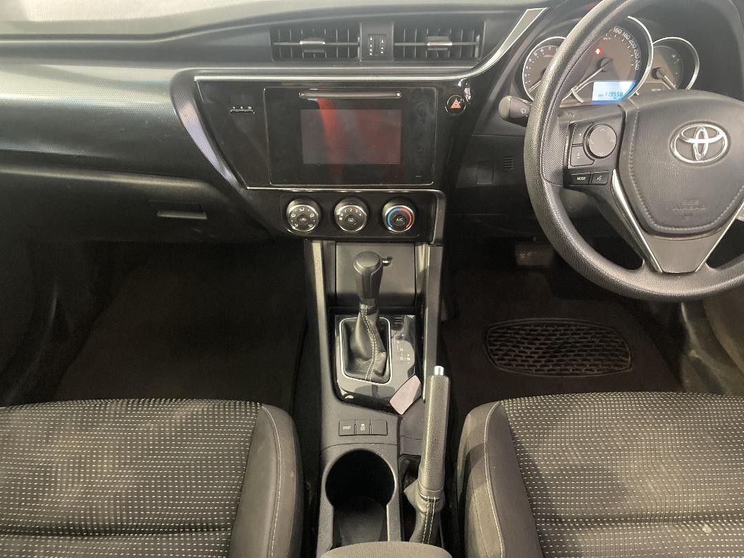 Photo '18' of Toyota Corolla