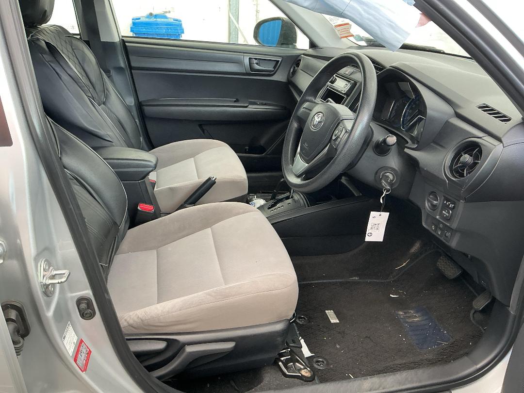 Photo '17' of Toyota Corolla Axio Hybrid