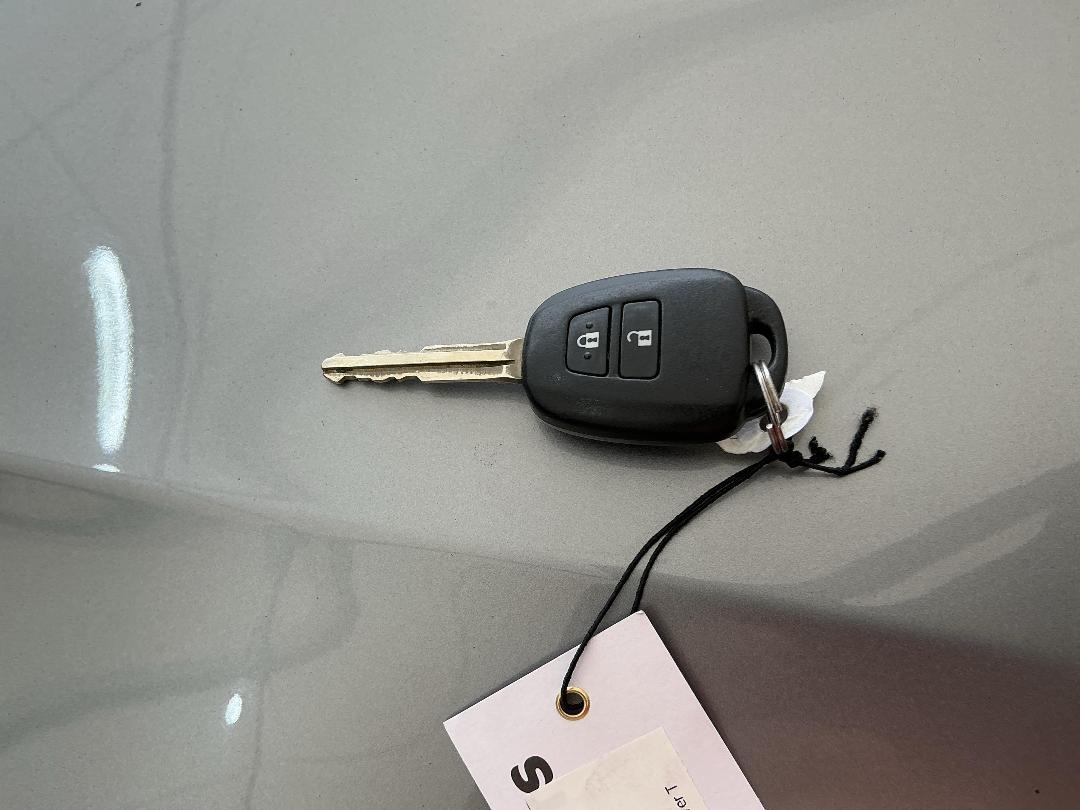 Photo '20' of Toyota Corolla Axio Hybrid