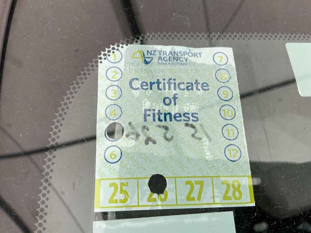 Photo '21' of Toyota Corolla Axio Hybrid