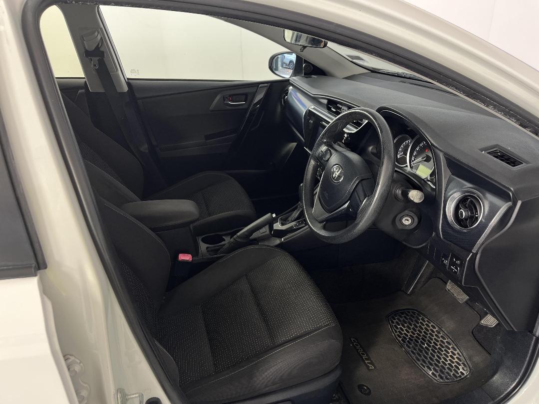 Photo '16' of Toyota Corolla