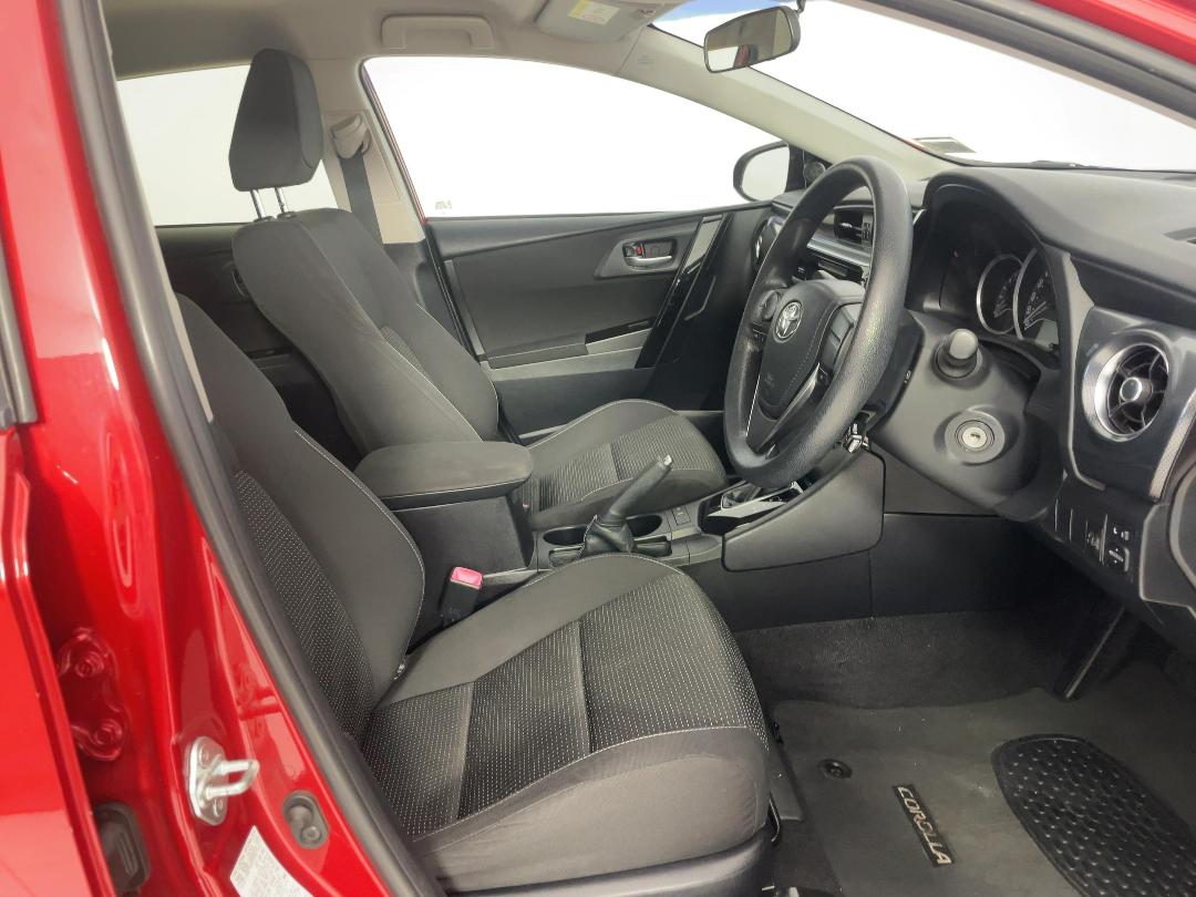 Photo '16' of Toyota Corolla