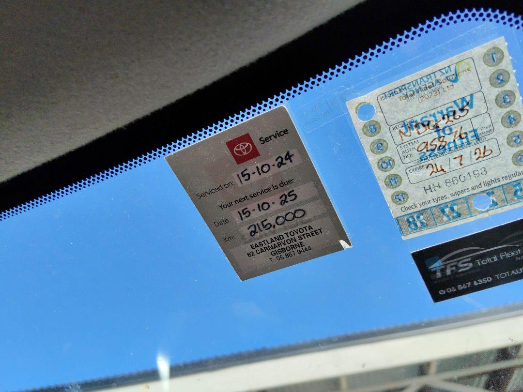 Photo '24' of Toyota Corolla Fielder Hybrid