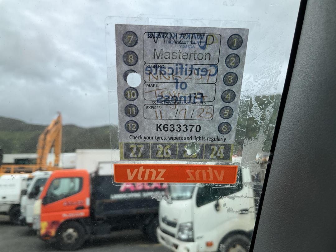 Photo '23' of Toyota Dyna Box Body Photo '23' of Toyota Dyna Box Body