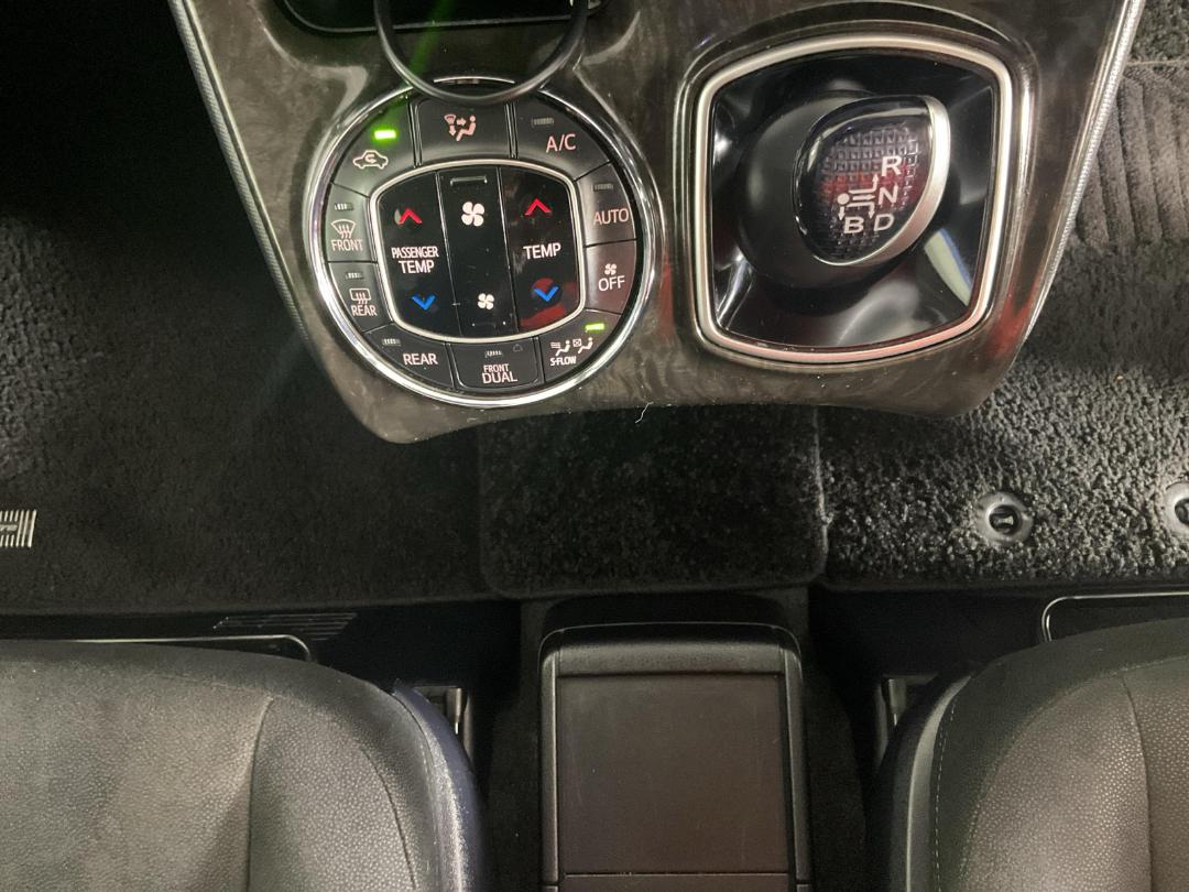 Photo '18' of Toyota Esquire