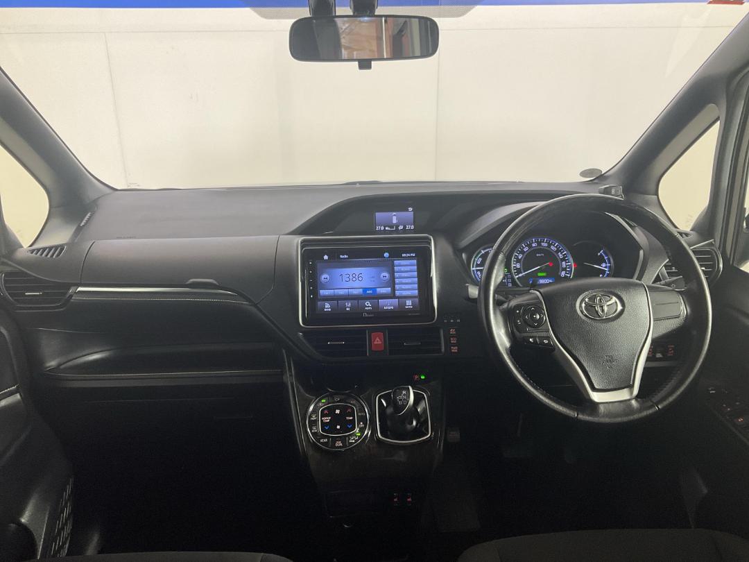 Photo '17' of Toyota Esquire