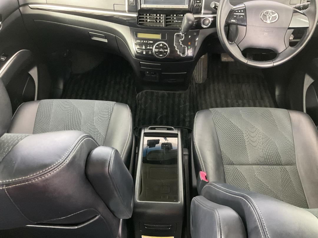 Photo '18' of Toyota Estima Photo '18' of Toyota Estima