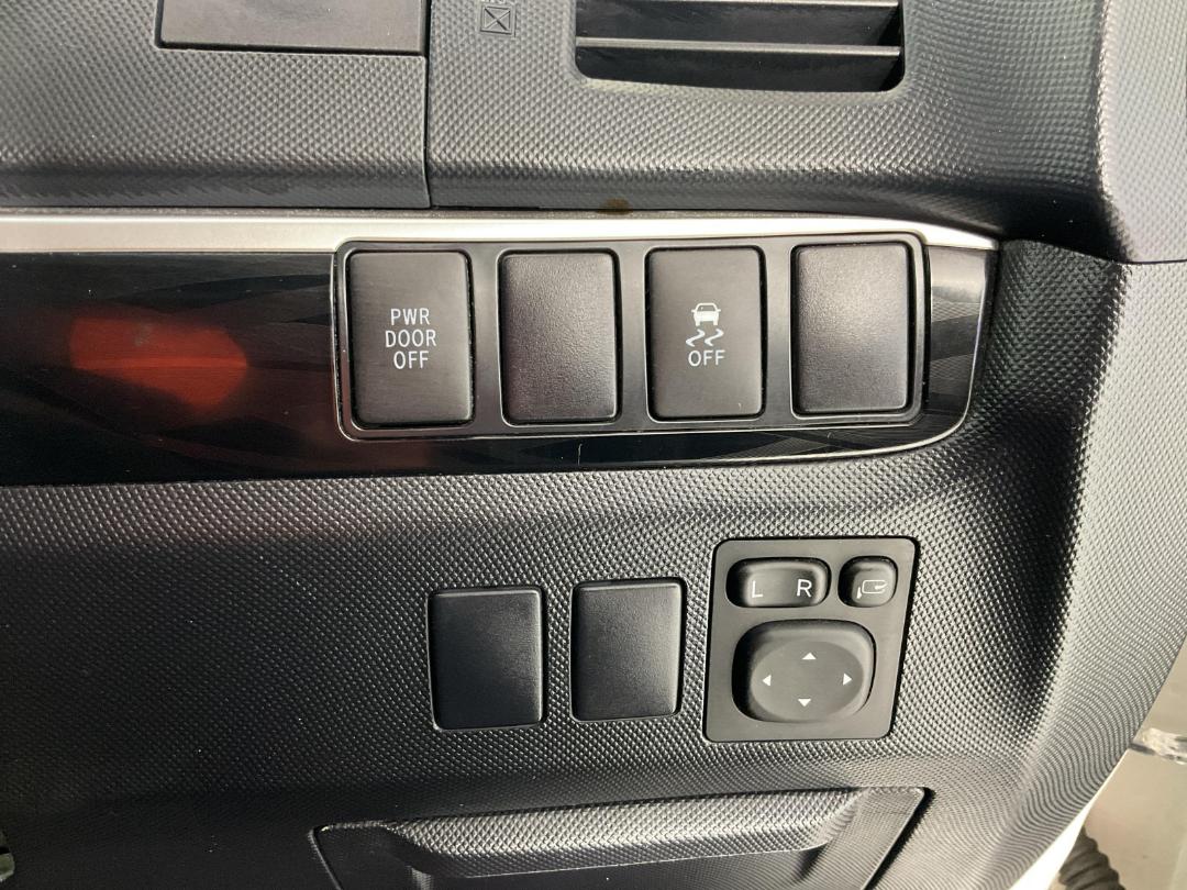 Photo '25' of Toyota Estima Photo '25' of Toyota Estima