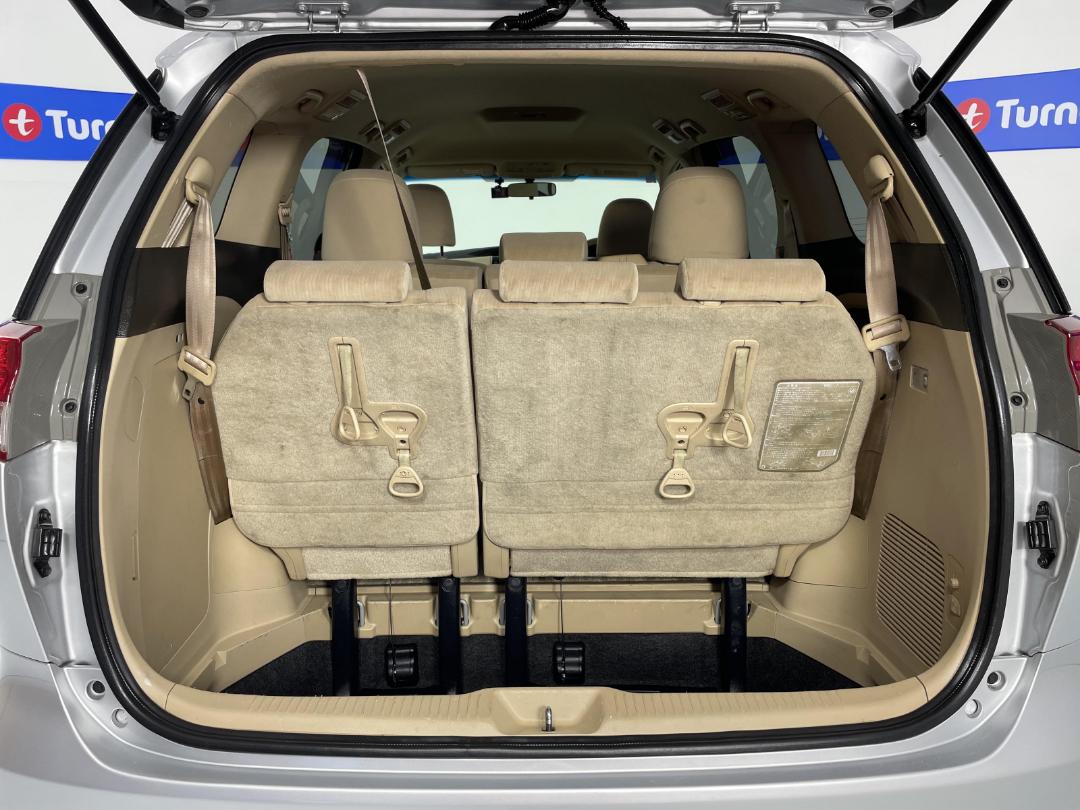 Photo '14' of Toyota Estima