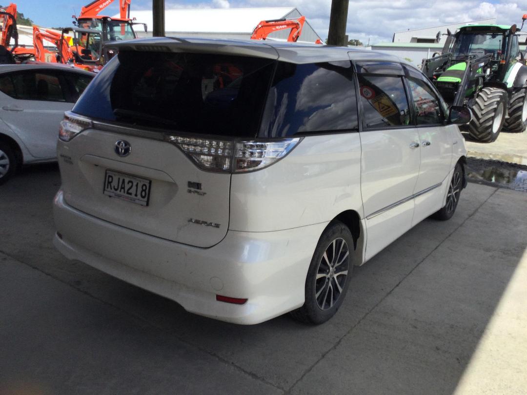 Photo '7' of Toyota Estima Hybrid Photo '7' of Toyota Estima Hybrid