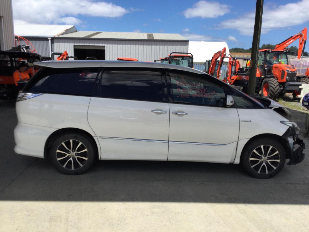 Photo '8' of Toyota Estima Hybrid Photo '8' of Toyota Estima Hybrid