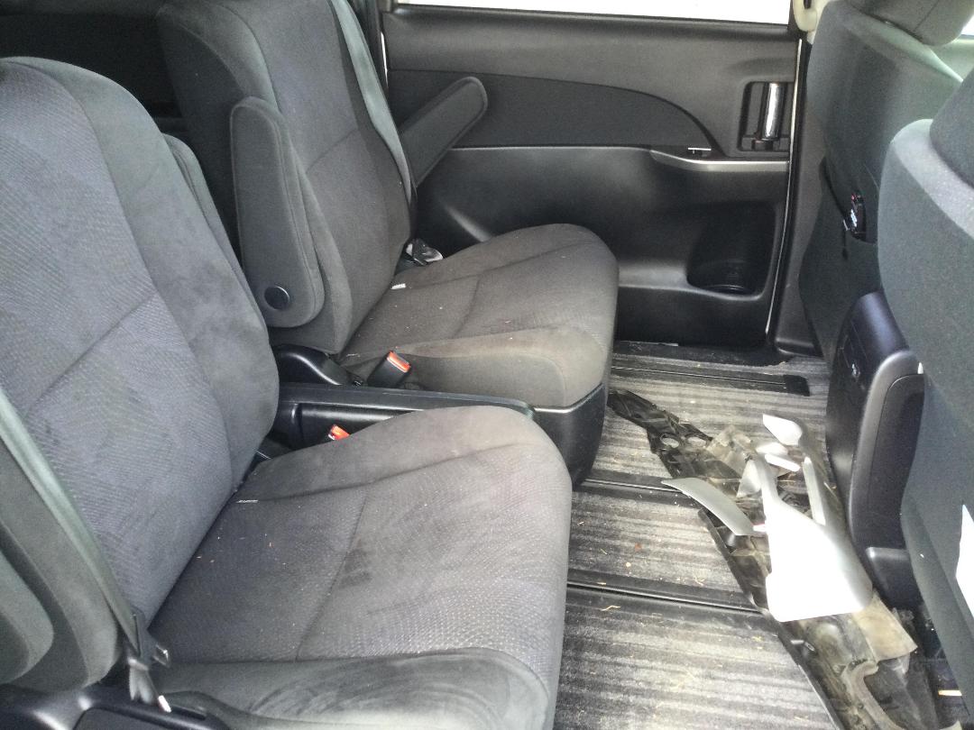 Photo '13' of Toyota Estima Hybrid Photo '13' of Toyota Estima Hybrid