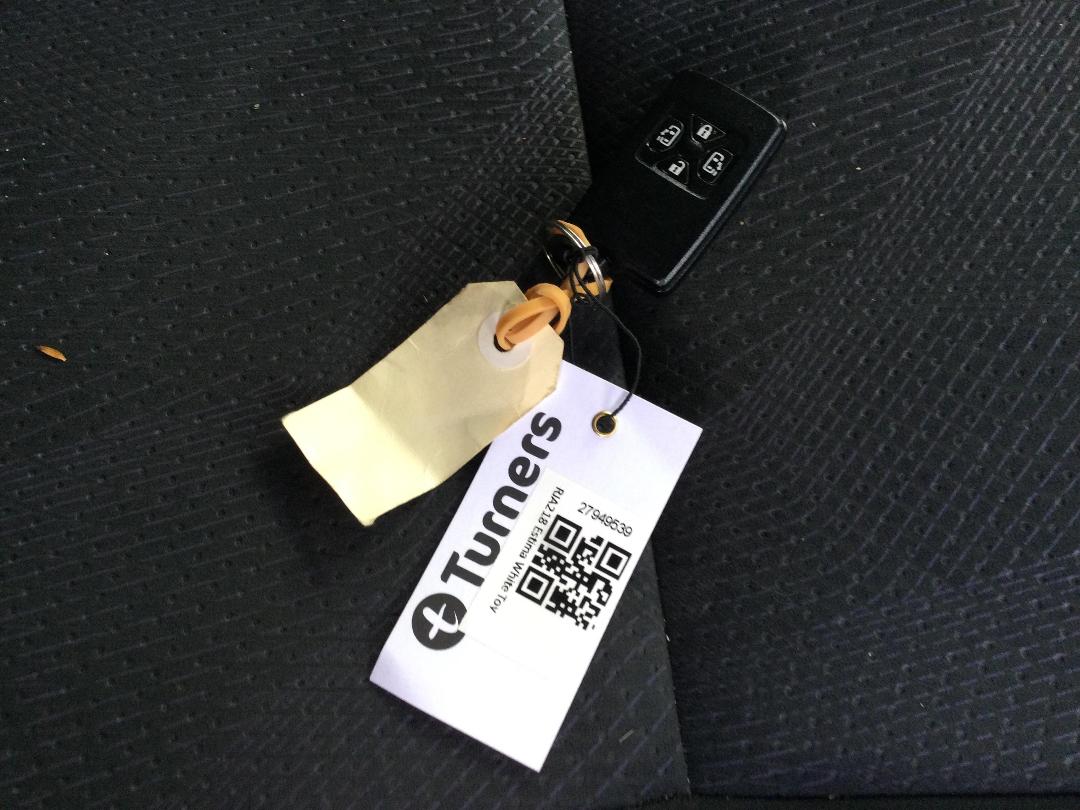 Photo '17' of Toyota Estima Hybrid Photo '17' of Toyota Estima Hybrid