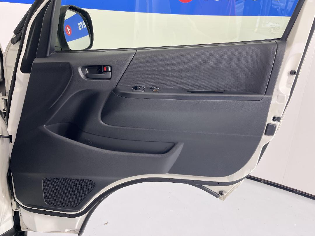 Photo '14' of Toyota Hiace Photo '14' of Toyota Hiace