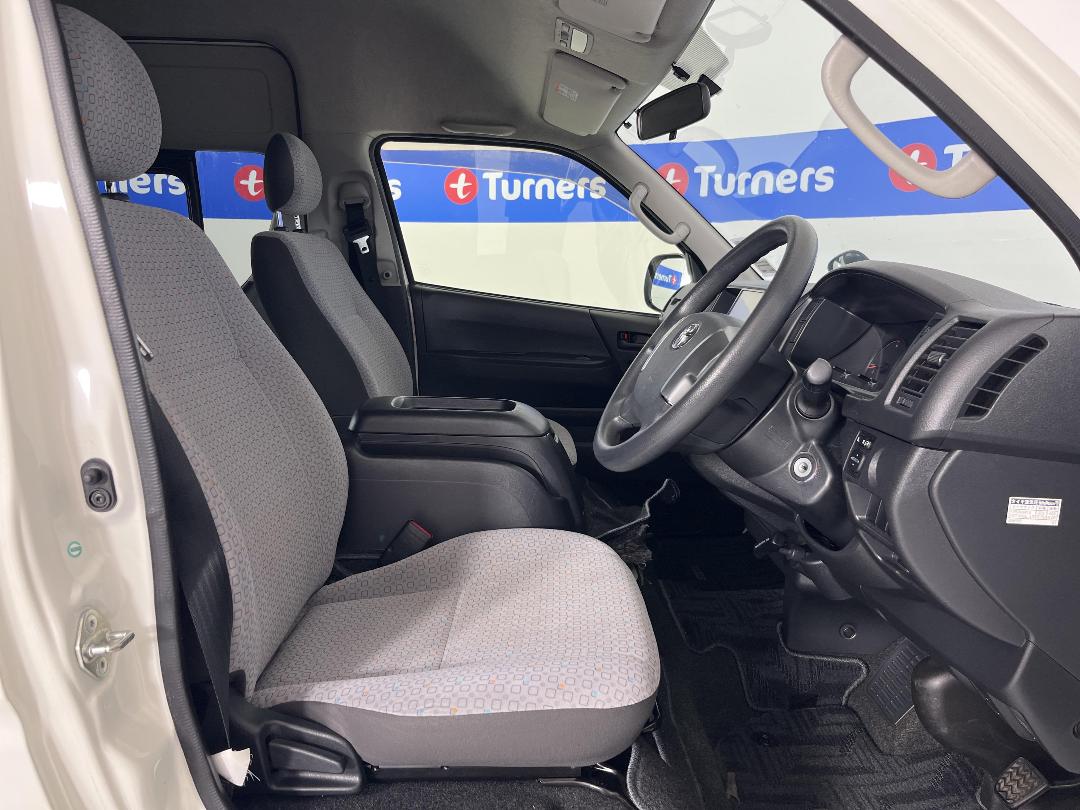 Photo '15' of Toyota Hiace Photo '15' of Toyota Hiace