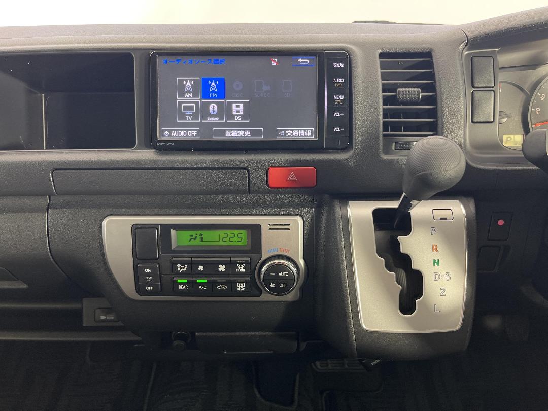 Photo '17' of Toyota Hiace Photo '17' of Toyota Hiace