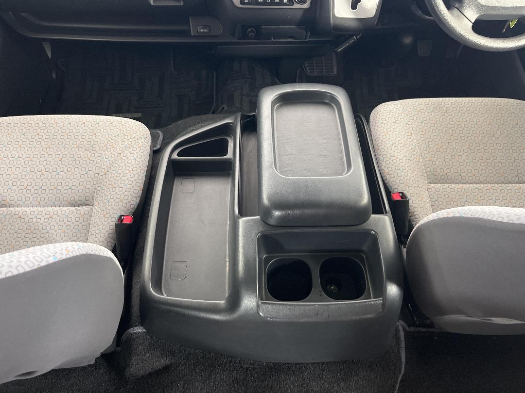 Photo '20' of Toyota Hiace Photo '20' of Toyota Hiace