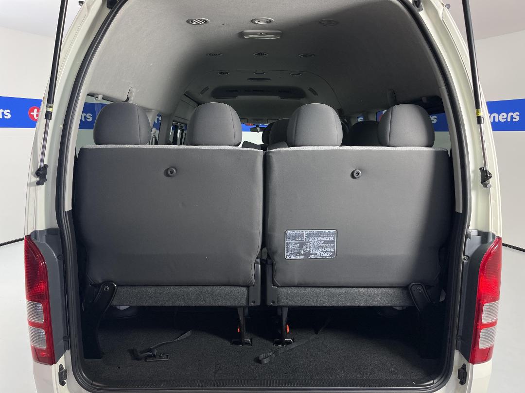 Photo '29' of Toyota Hiace Photo '29' of Toyota Hiace