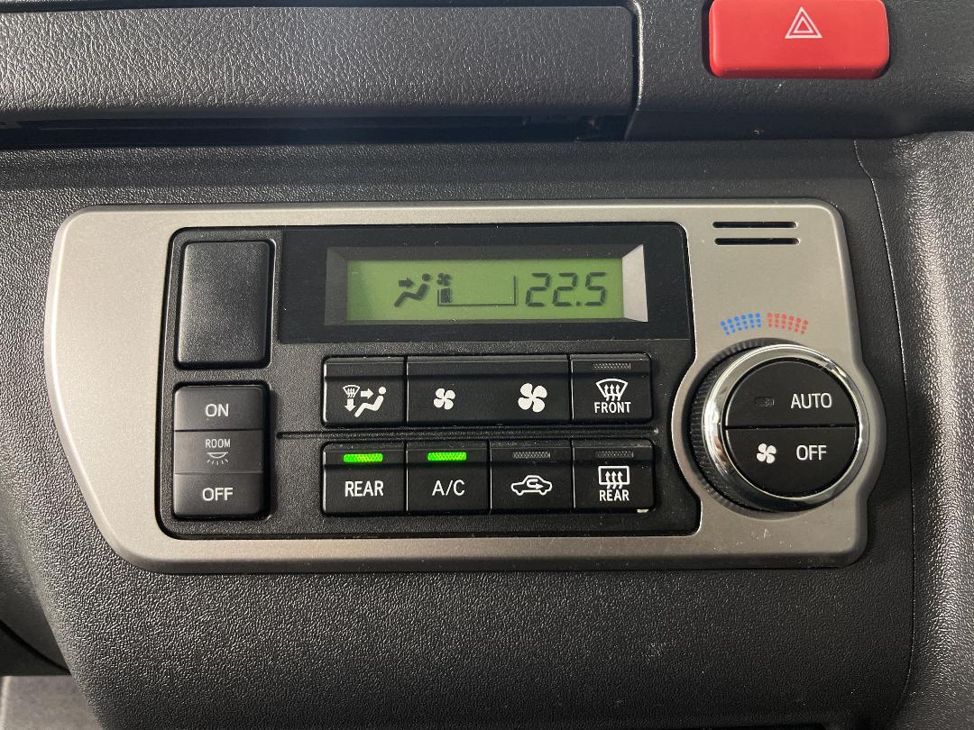 Photo '28' of Toyota Hiace Photo '28' of Toyota Hiace