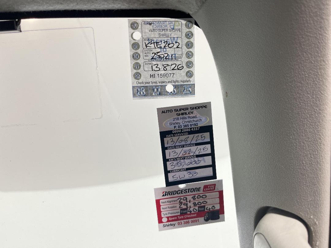 Photo '31' of Toyota Hiace Photo '31' of Toyota Hiace