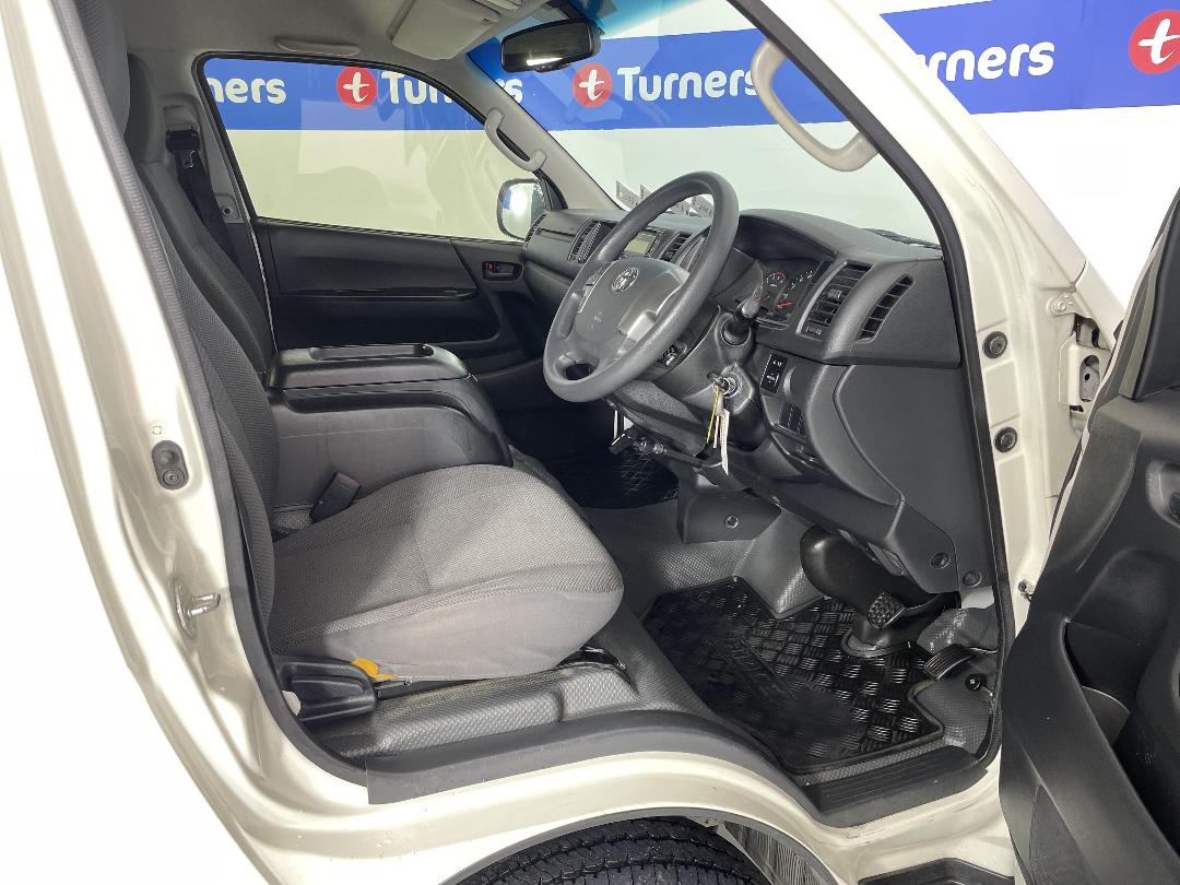 Photo '16' of Toyota Hiace