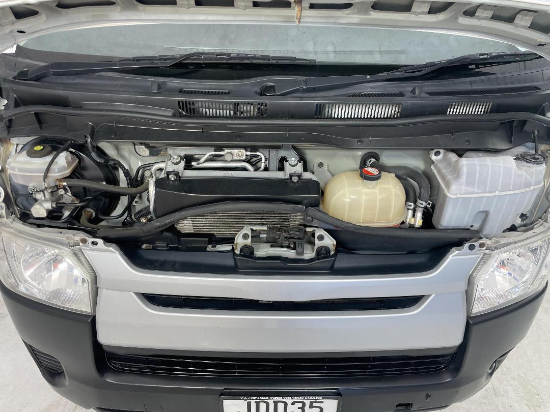 Photo '13' of Toyota Hiace Photo '13' of Toyota Hiace