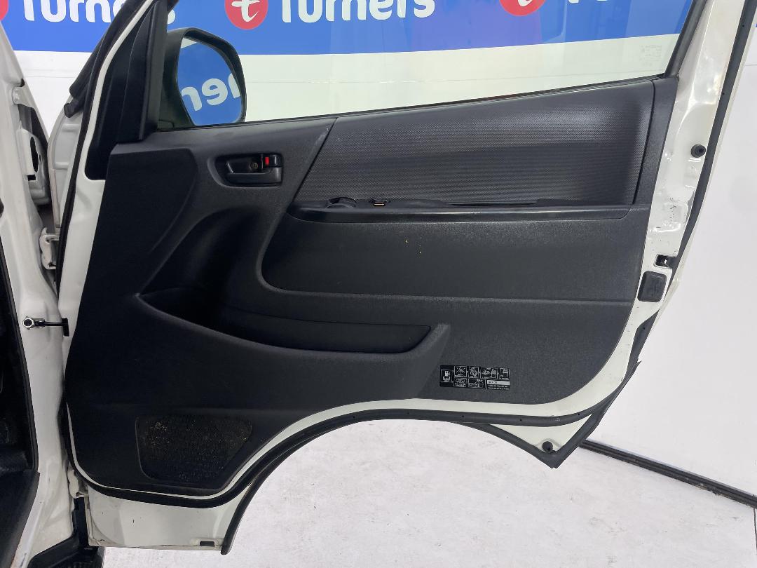 Photo '15' of Toyota Hiace Photo '15' of Toyota Hiace