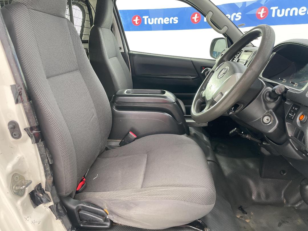 Photo '16' of Toyota Hiace Photo '16' of Toyota Hiace