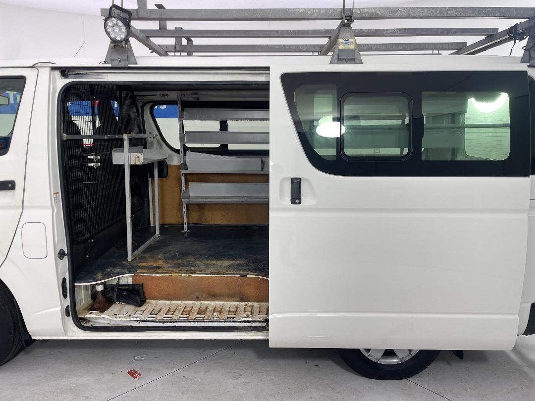 Photo '19' of Toyota Hiace Photo '19' of Toyota Hiace