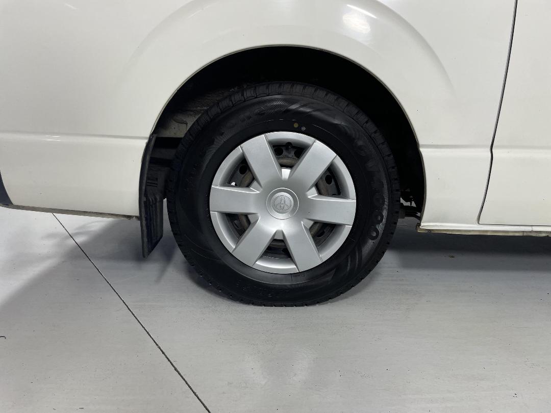 Photo '12' of Toyota Hiace