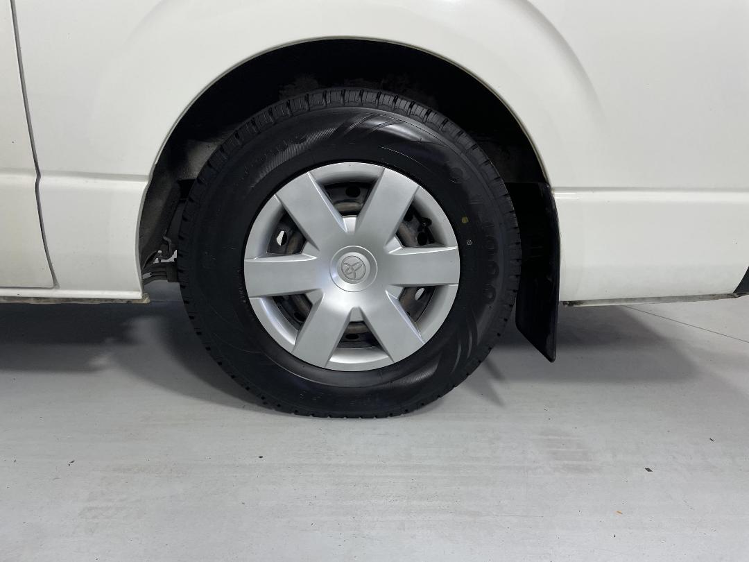 Photo '11' of Toyota Hiace