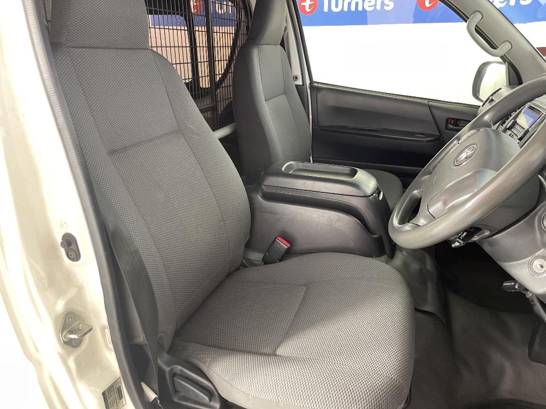 Photo '16' of Toyota Hiace