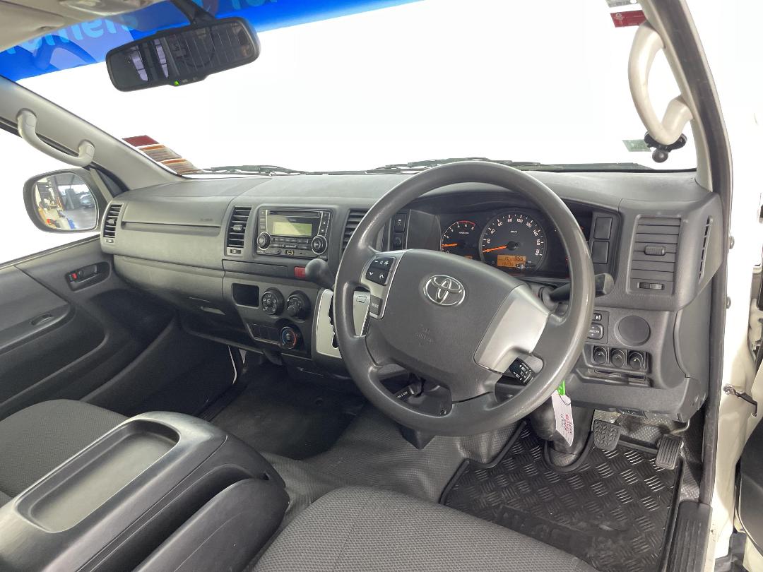 Photo '17' of Toyota Hiace