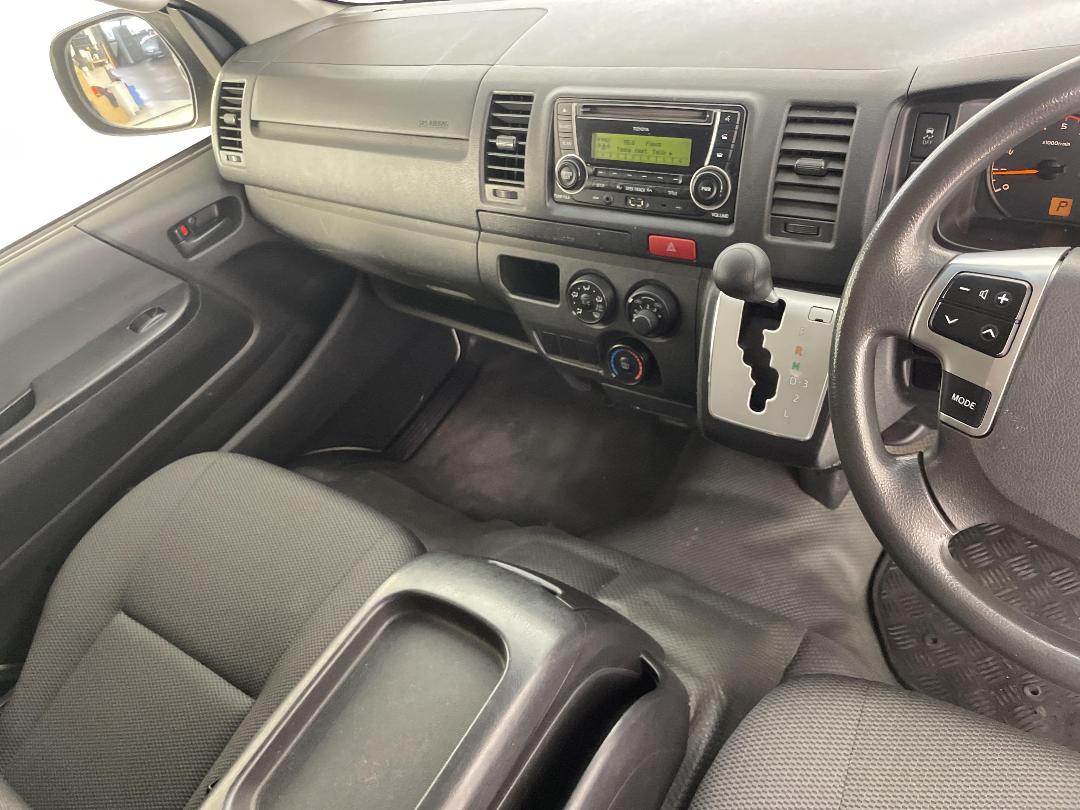 Photo '18' of Toyota Hiace