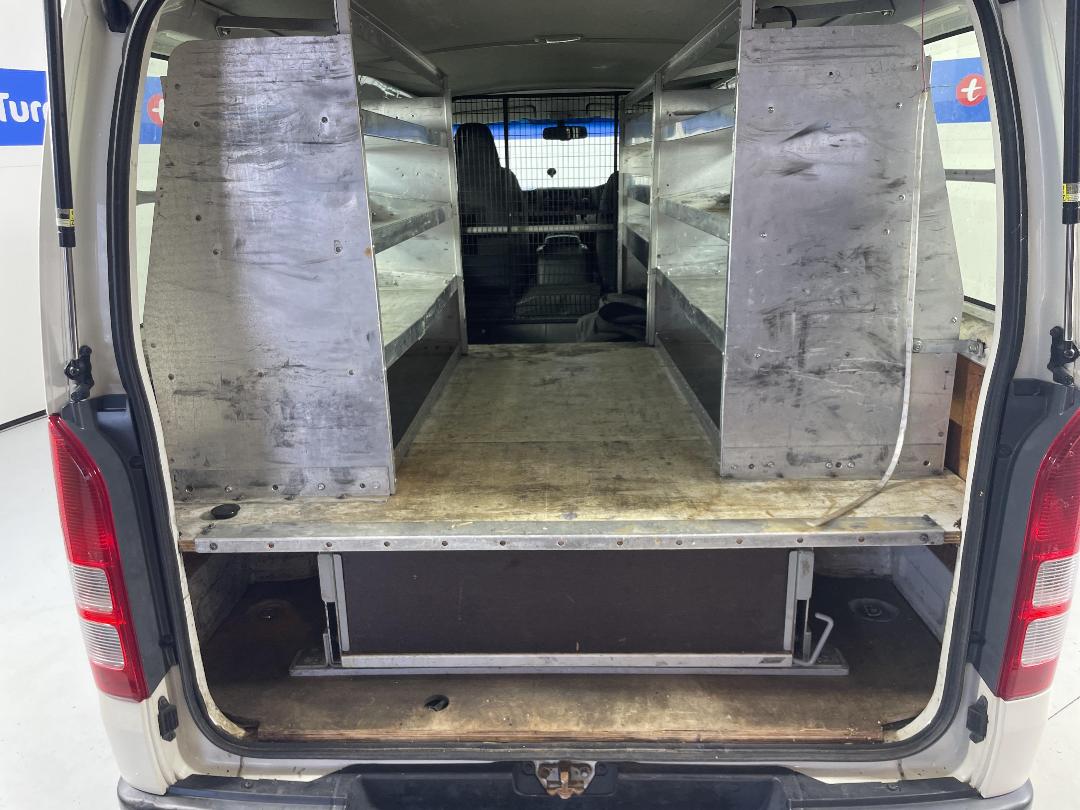 Photo '14' of Toyota Hiace