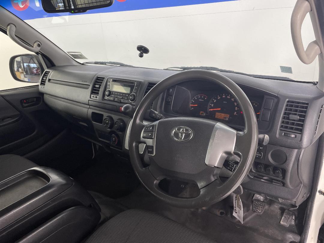 Photo '17' of Toyota Hiace