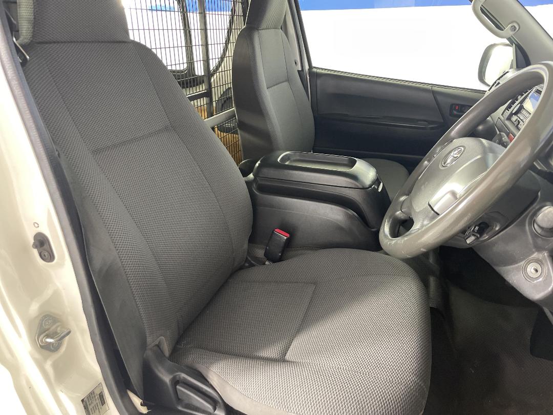 Photo '16' of Toyota Hiace