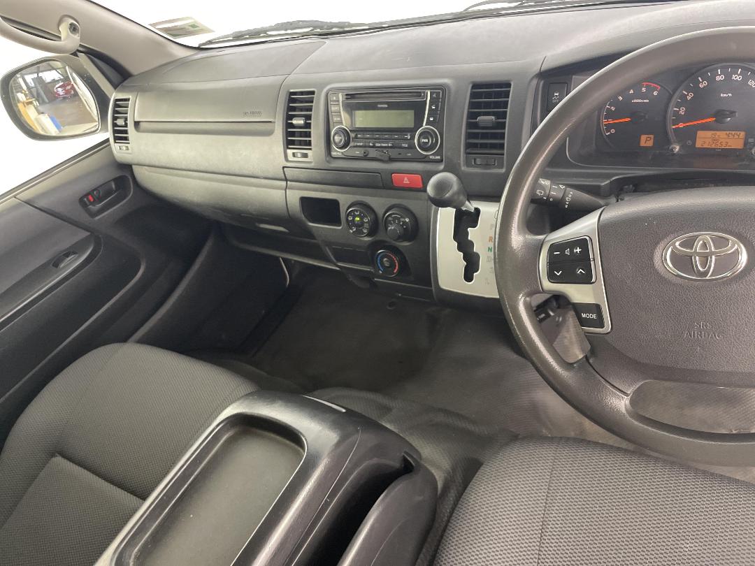 Photo '18' of Toyota Hiace