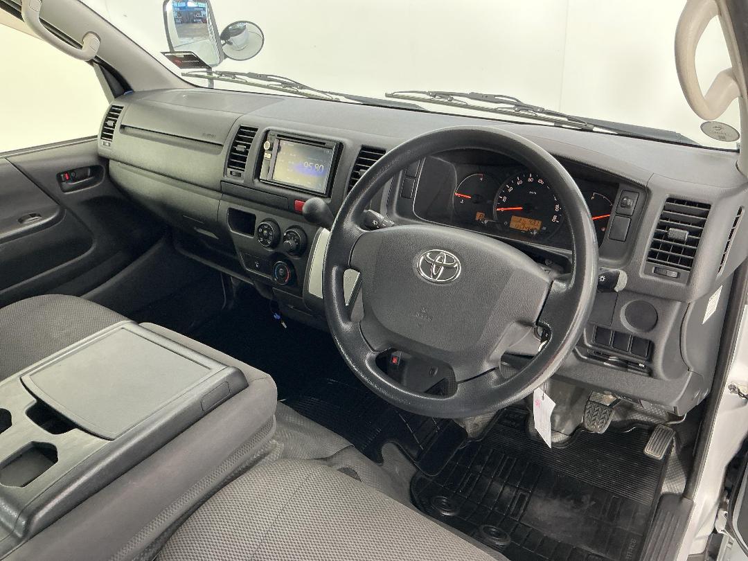 Photo '17' of Toyota Hiace Photo '17' of Toyota Hiace