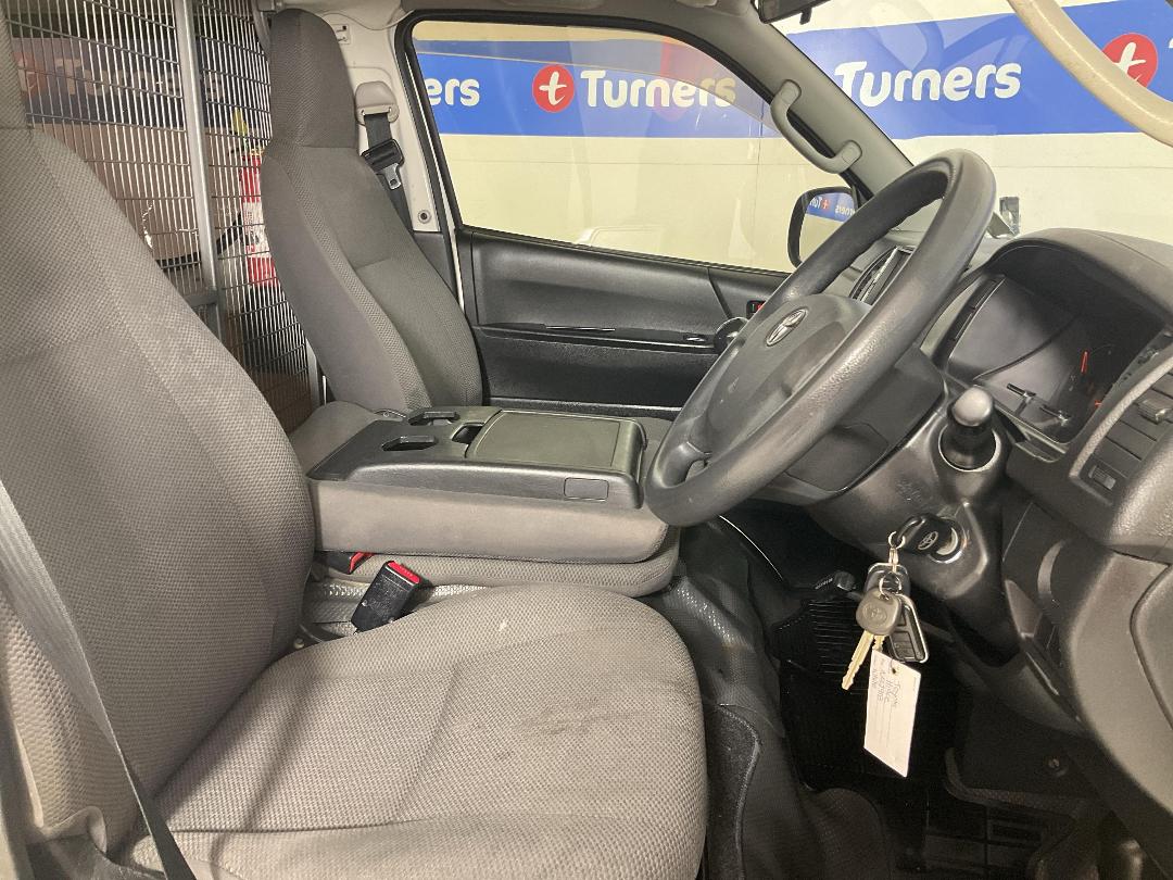 Photo '16' of Toyota Hiace Photo '16' of Toyota Hiace