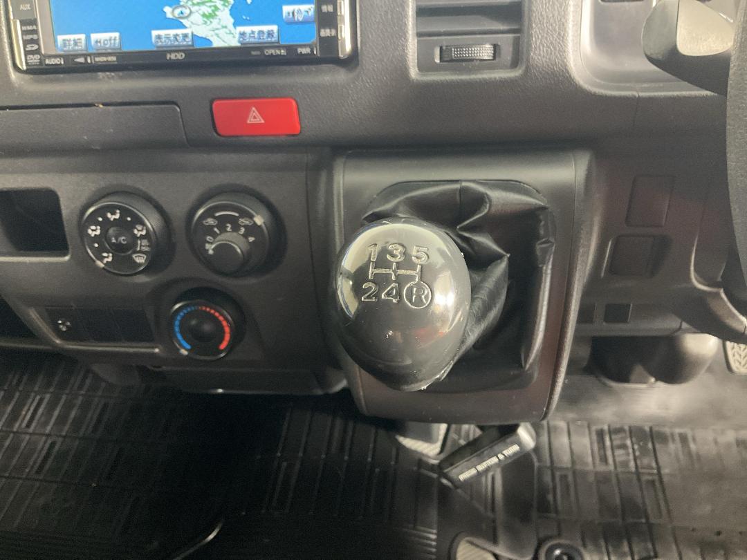 Photo '18' of Toyota Hiace Photo '18' of Toyota Hiace