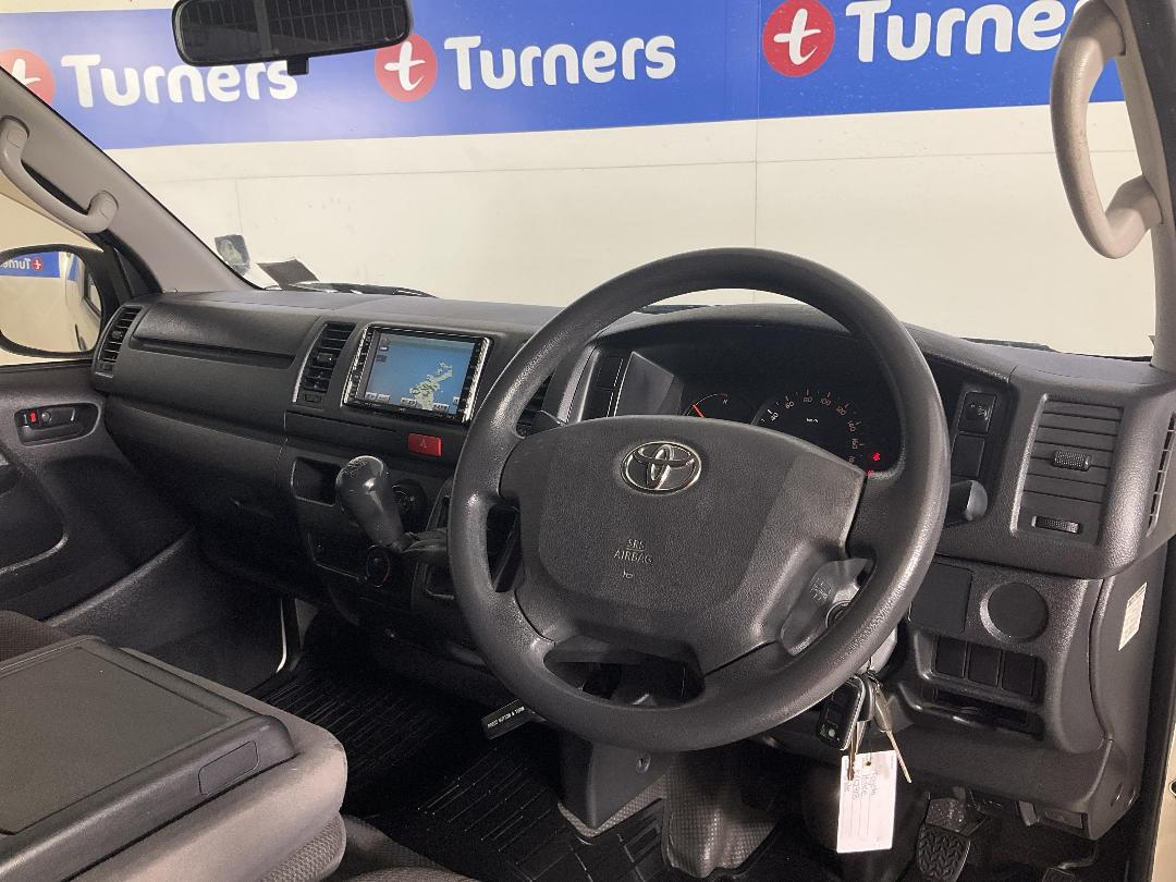 Photo '17' of Toyota Hiace Photo '17' of Toyota Hiace