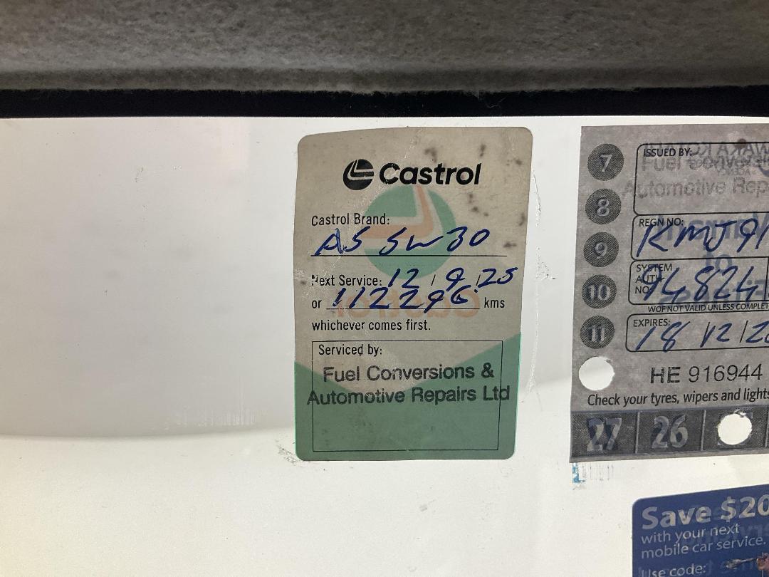 Photo '24' of Toyota Hiace Photo '24' of Toyota Hiace