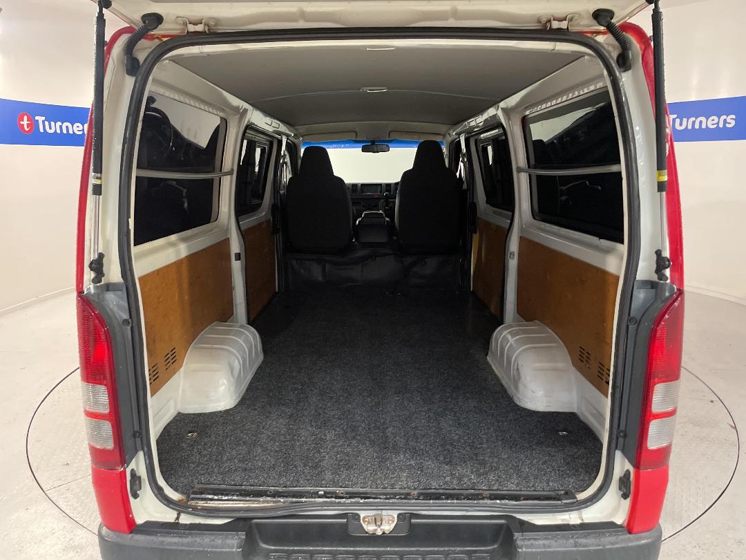 Photo '14' of Toyota Hiace