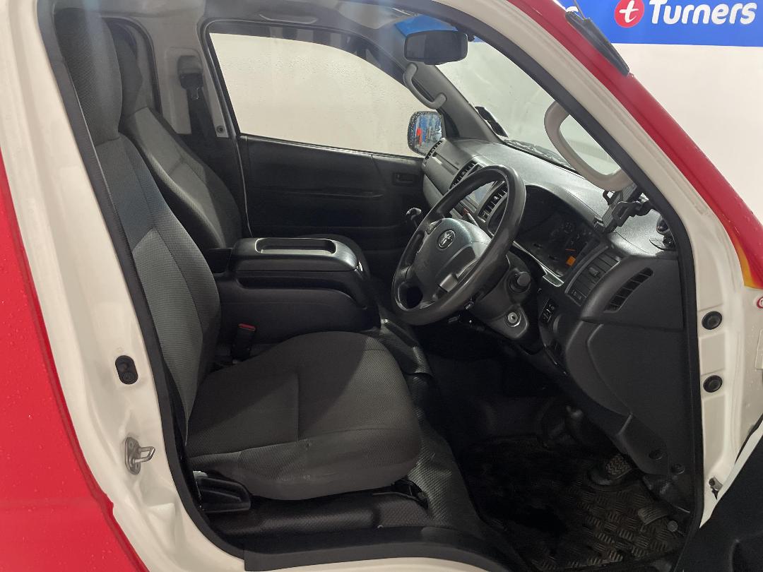 Photo '16' of Toyota Hiace