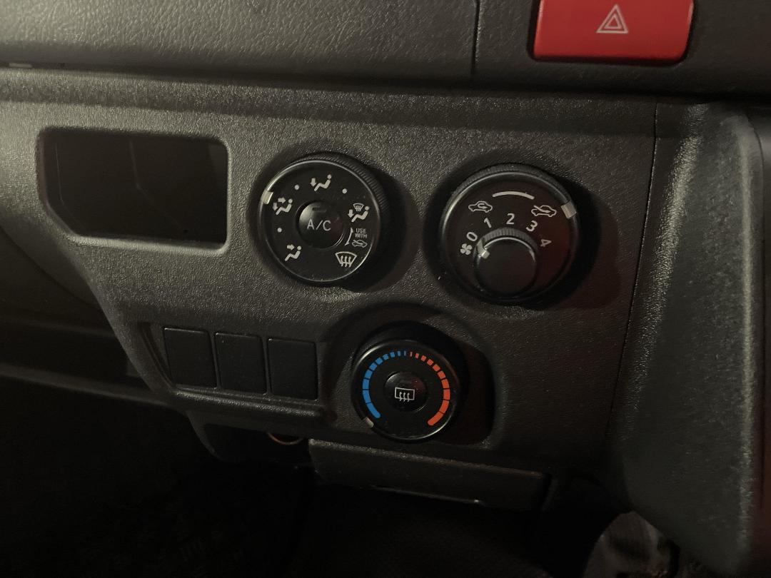 Photo '28' of Toyota Hiace