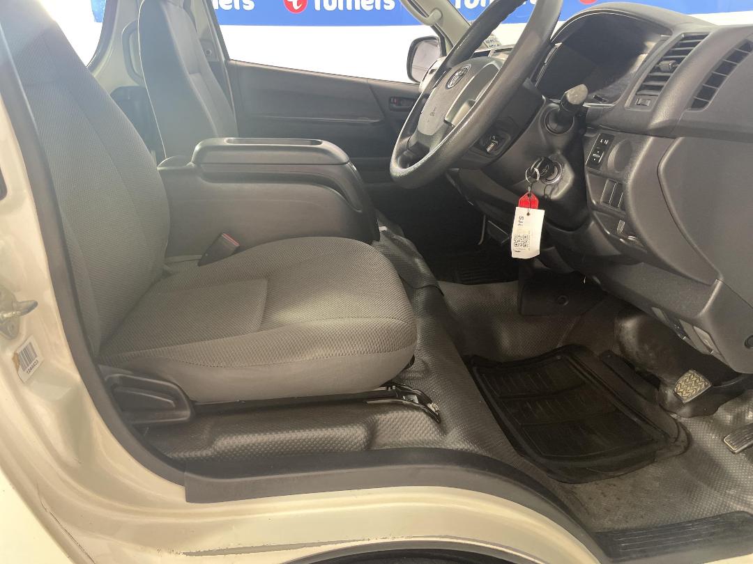 Photo '16' of Toyota Hiace