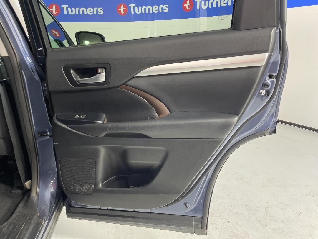 Photo '19' of Toyota Highlander